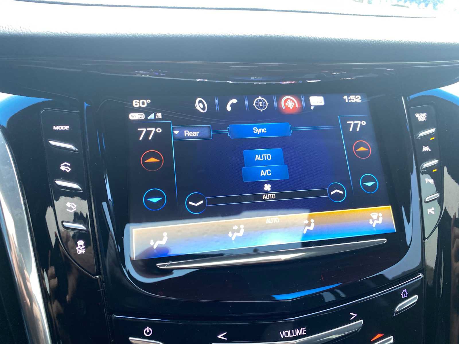 Used 2017 Cadillac Escalade Luxury AWD/4WD image 23