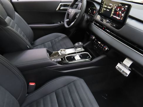 New 2025 Mitsubishi Outlander SE image 25