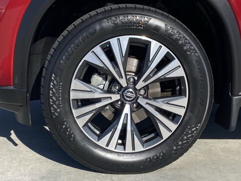 Used 2021 Nissan Rogue SV image 8