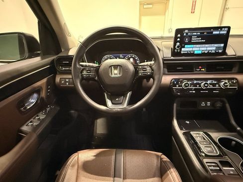 Used 2025 Honda Pilot Elite image 32