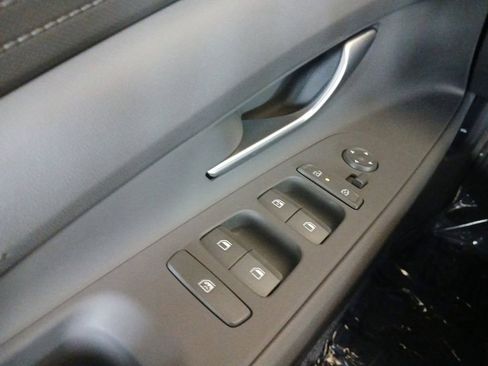 Used 2024 Hyundai Elantra SEL FWD image 17