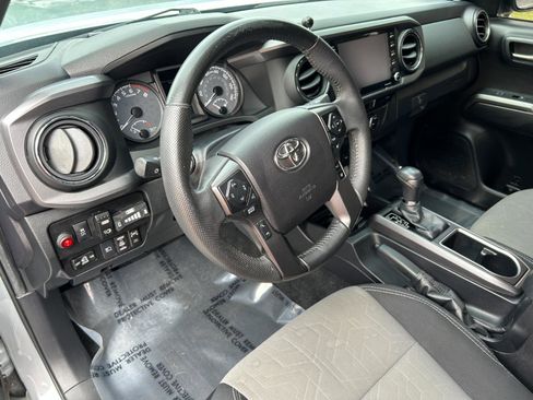 Used 2021 Toyota Tacoma TRD Off-Road image 17