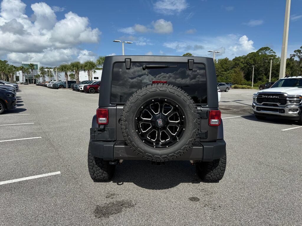 Used 2017 Jeep Wrangler Unlimited Sahara w/ Connectivity Group AWD/4WD image 4