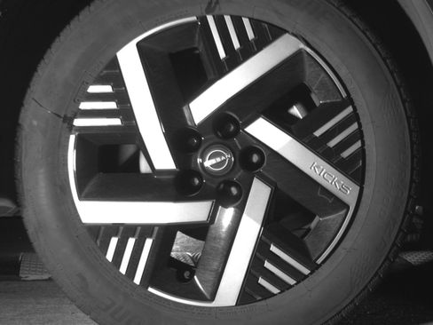 Used 2025 Nissan Kicks SV image 13