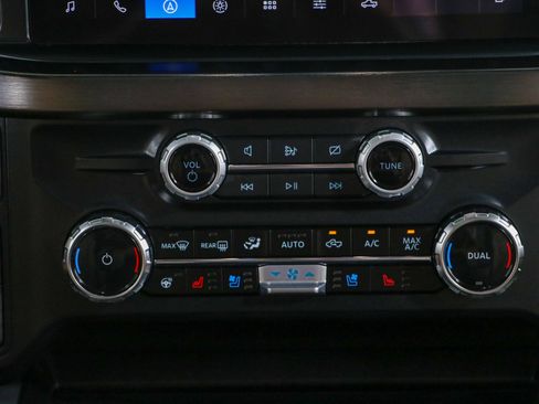 Used 2024 Ford F250 Lariat w/ Black Appearance Package AWD/4WD image 21