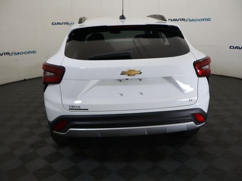 New 2026 Chevrolet Trax LT w/ LT Convenience Package FWD image 8