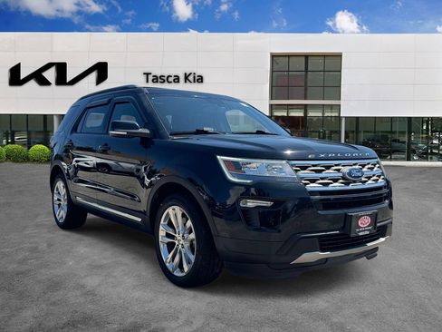 Used 2018 Ford Explorer XLT w/ Equipment Group 202A AWD/4WD image 1