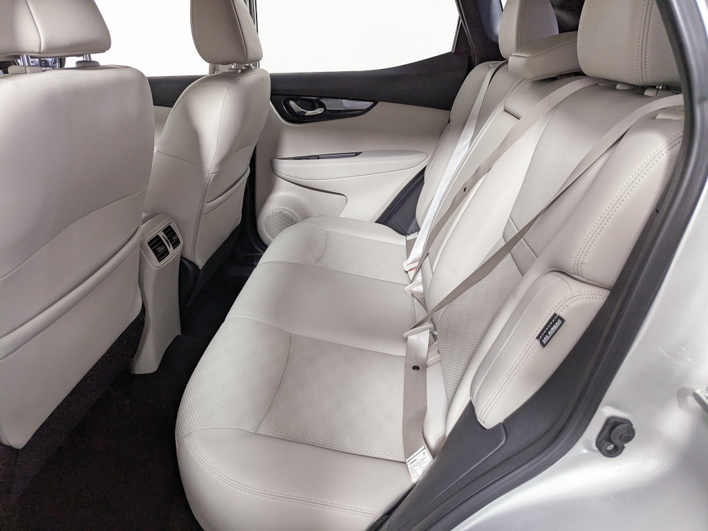 Used 2022 Nissan Rogue Sport SV w/ Technology Package FWD image 41