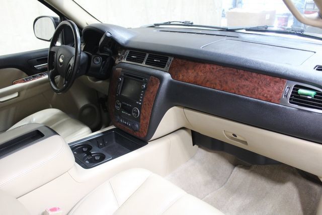 Used 2007 Chevrolet Suburban LT w/ LT Preferred Equipment Group AWD/4WD image 14