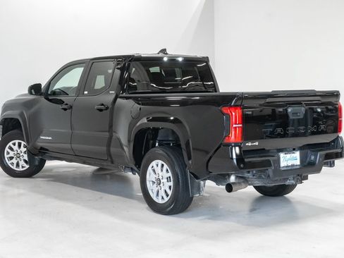 Used 2024 Toyota Tacoma SR5 AWD/4WD image 30