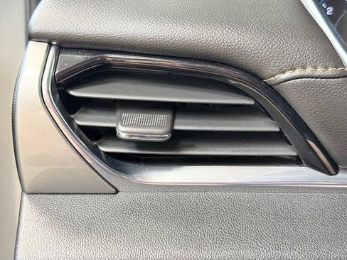 Used 2019 Chevrolet Traverse LT w/ LT Premium Package FWD image 40