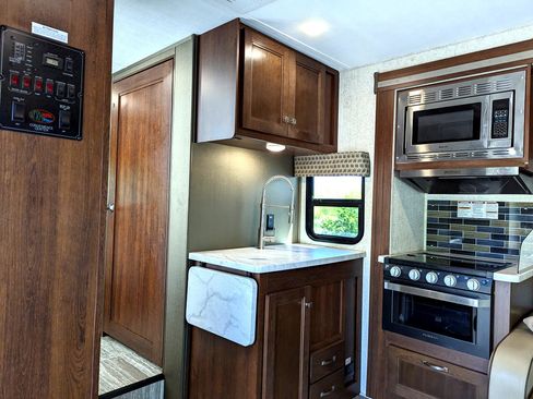 Used 2019 Chevrolet Express 4500 w/ RV Package image 22