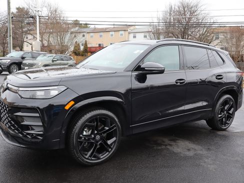 Certified 2025 Volkswagen Tiguan SE R-Line image 8