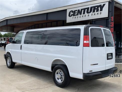 Used 2025 Chevrolet Express 3500 LS RWD image 6