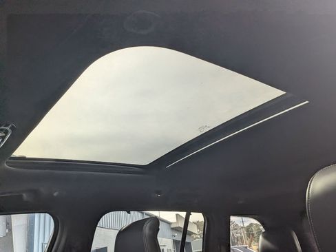 Used 2022 Jeep Grand Cherokee Overland w/ Advanced Protech Group III image 26