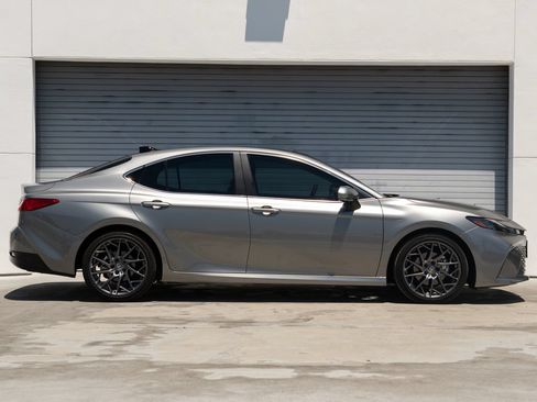 Used 2025 Toyota Camry XLE w/ Premium Plus Package FWD image 2