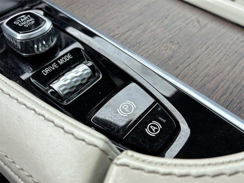 Used 2021 Volvo S90 T6 Inscription image 35