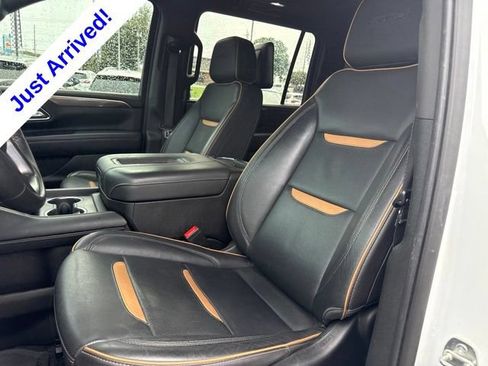 Used 2023 GMC Yukon XL AT4 w/ AT4 Premium Plus Package AWD/4WD image 9