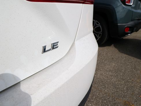 Used 2025 Toyota Camry LE w/ Convenience Package image 12