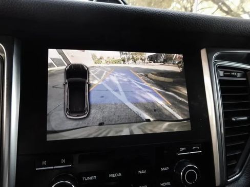 Used 2018 Porsche Macan Sport Edition image 39