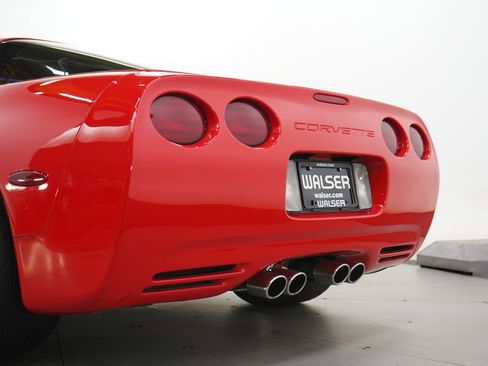Used 1999 Chevrolet Corvette Coupe w/ Roof Pkg RWD image 14