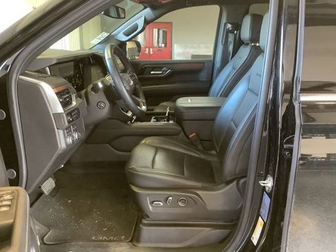 Used 2025 GMC Yukon Denali image 4
