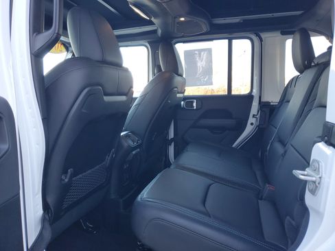 Used 2024 Jeep Wrangler High Altitude image 21