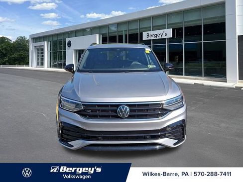 Certified 2022 Volkswagen Tiguan SE R-Line AWD/4WD image 2
