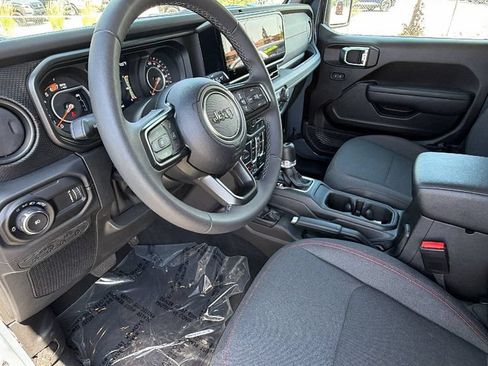 Used 2026 Jeep Wrangler Unlimited Rubicon AWD/4WD image 10