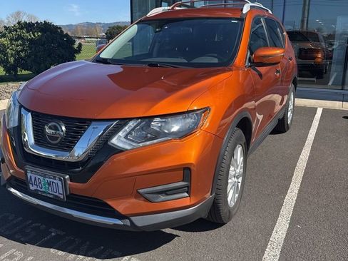 Used 2019 Nissan Rogue SV image 1