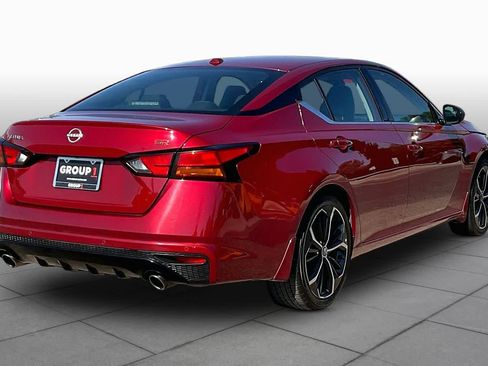 Used 2024 Nissan Altima 2.5 SR FWD image 12