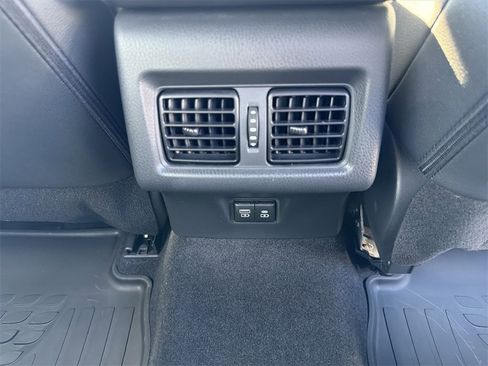 Used 2025 Toyota Camry SE image 21