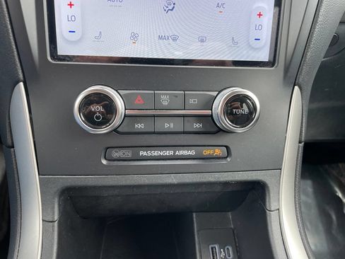 Used 2024 Ford Edge SEL AWD/4WD image 11