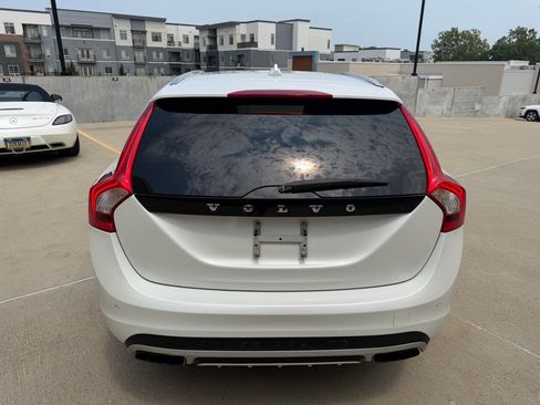 Used 2016 Volvo V60 T5 Cross Country AWD/4WD image 4