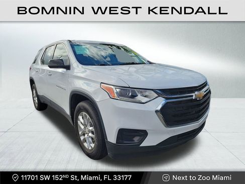 Used 2021 Chevrolet Traverse LS image 1