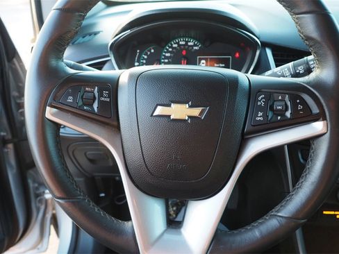 Used 2022 Chevrolet Trax LT w/ Driver Confidence Package image 28