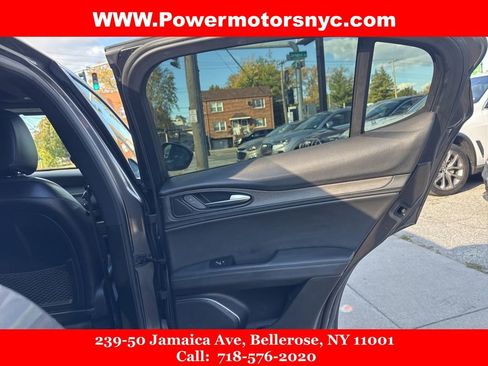 Used 2023 Alfa Romeo Stelvio Ti AWD/4WD image 18