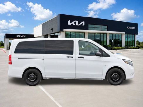 Used 2023 Mercedes-Benz Metris Passenger image 4