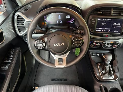 Used 2024 Kia Soul LX w/ Option Group 015 FWD image 19