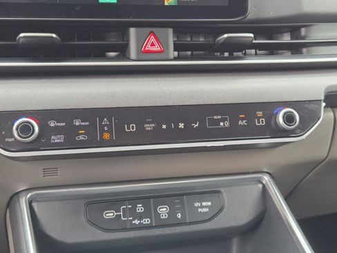 Used 2026 Kia Carnival EX FWD image 12