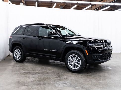 New 2026 Jeep Grand Cherokee Laredo image 1