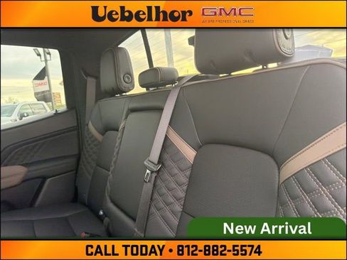 Used 2023 GMC Canyon Denali image 17