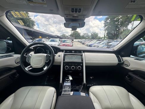 Used 2017 Land Rover Discovery HSE AWD/4WD image 19