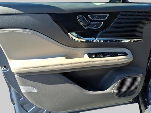 Used 2022 Lincoln Corsair Reserve w/ Equipment Group 201A image 12