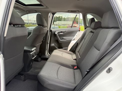 Used 2022 Toyota RAV4 XLE w/ Convenience Package AWD/4WD image 28
