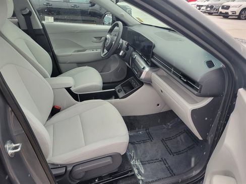 Used 2025 Hyundai Kona SEL image 3