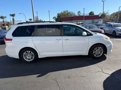 Used 2012 Toyota Sienna XLE w/ XLE Navigation Pkg image 9