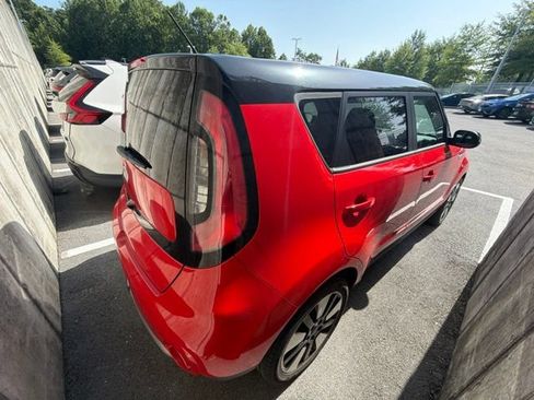 Used 2017 Kia Soul + w/ Designer's Package FWD image 5