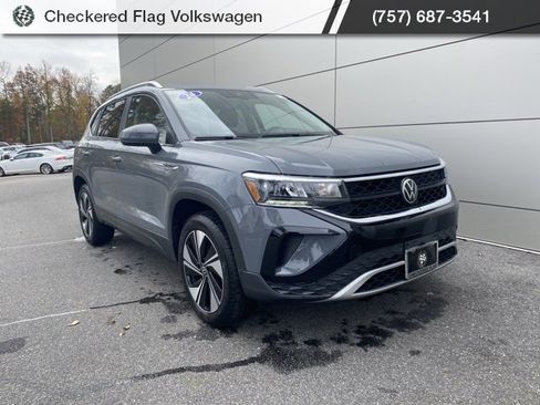 Used 2024 Volkswagen Taos SE image 1