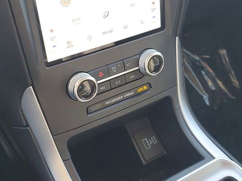 Used 2024 Ford Edge SEL w/ Convenience Package image 18